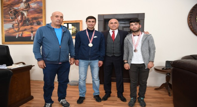 Altın madalya sözü verdiler