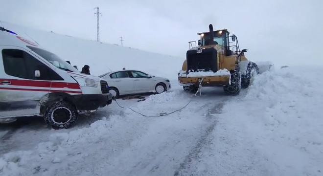 Tekman yolunda ambulans kurtarma operasyonu