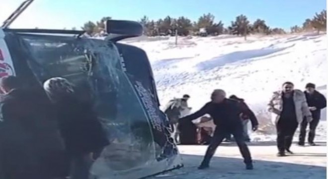 Ardahan yolunda trafik kazası: 17 yaralı