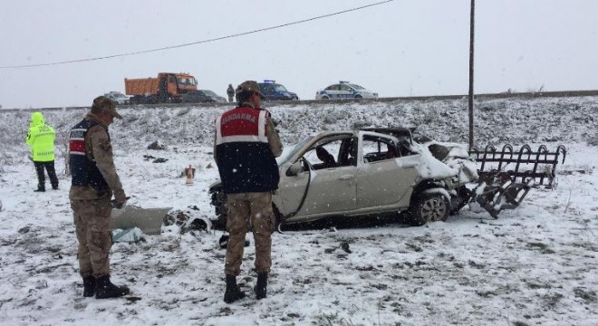 Aşkale Çayköy'de  trafik kazası: 1 ölü, 2 yaralı