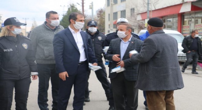 Aşkale'de 12 bin 500 maske dağıtıldı
