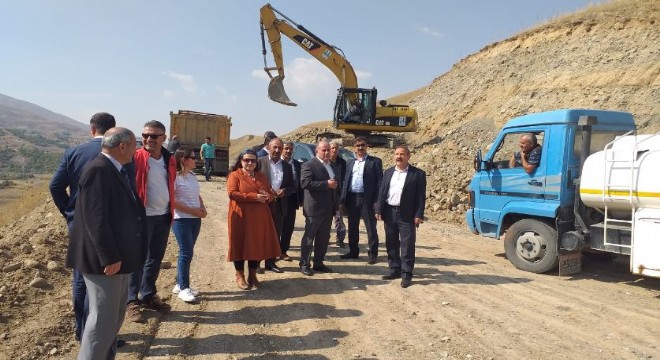 Aşkale'de grup köy yollarının yapımına başlandı