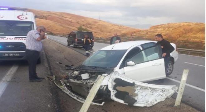 Aşkale'de iki ayrı trafik kazası: 3 yaralı
