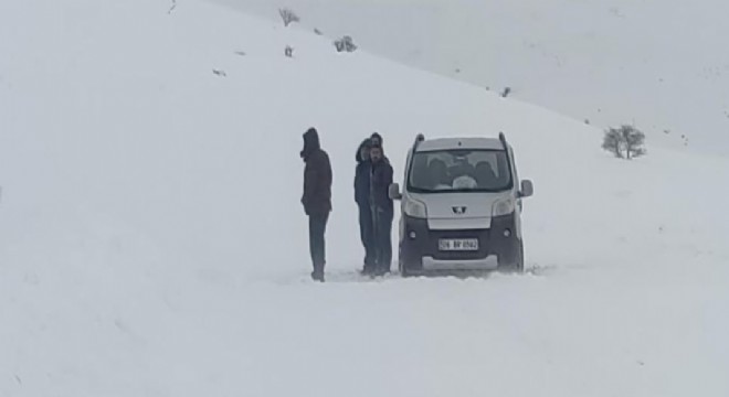 Aşkale'de ulaşıma kar engeli