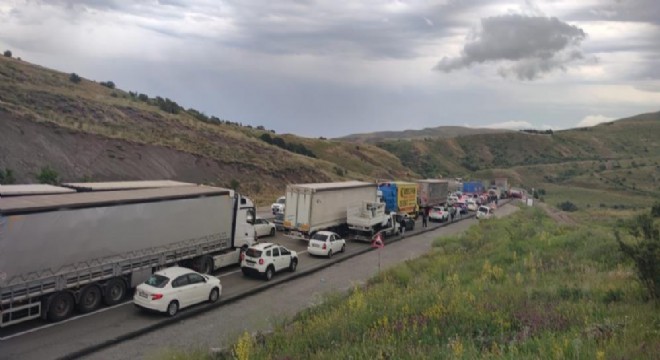 Aşkale'de zincirleme trafik kazası: 8 yaralı