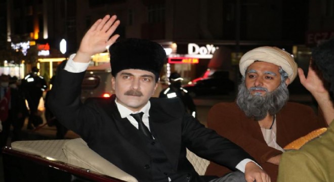 Atatürk'ün Erzurum'dan Sivas'a gelişi canlandırıldı