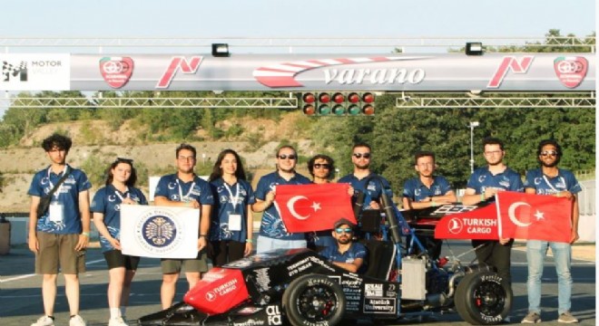 Aura 22 formula aracı İtalya'da Sahne aldı