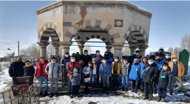 Aziziye Gençlik Merkezinden Yunus Emre'ye vefa