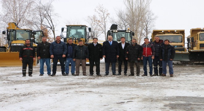 Aziziye karla mücadele ediyor