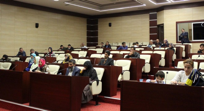 Azizoğlu Erzurumluları dinledi