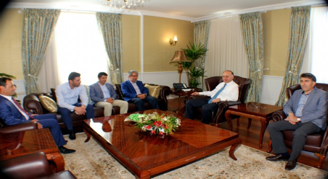 Azizoğlu'ndan Erzurum STK'larına övgü