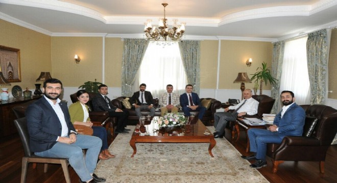 Azizoğlu'ndan gençlerle istişare