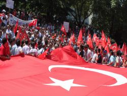 Bursalılardan teröre lanet