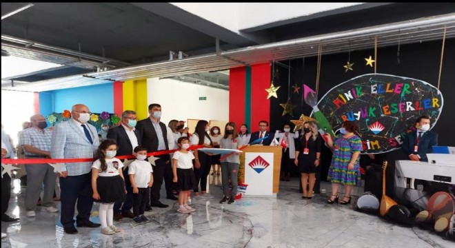 Bahçeşehir Koleji'nde “Minik Eller-Büyük Eserler” Sergisi açıldı