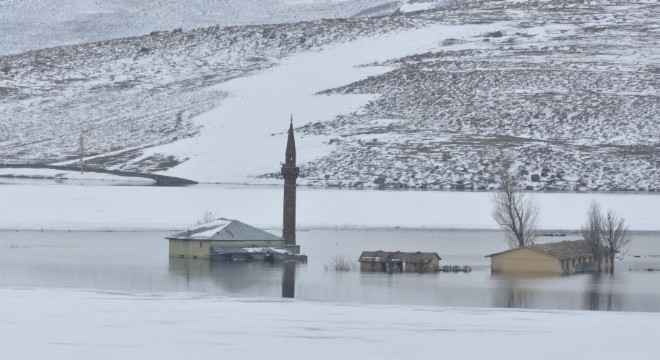 Baraj Gölü doldu köy camisi sular altında kaldı