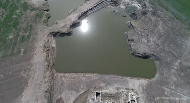 Baraj Gölü'nde obruklar oluştu