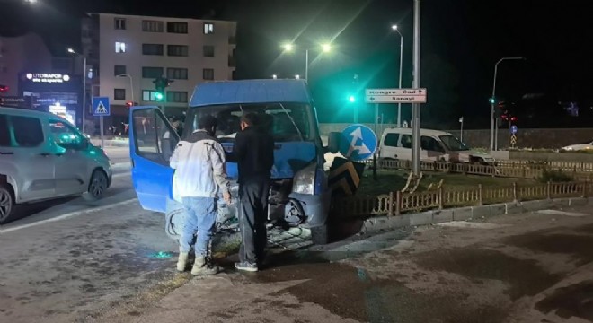 Barış Pınarı Köprülü Kavşak'ta kaza: 3 yaralı
