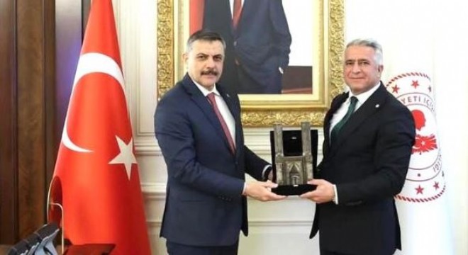 Baro'dan Bakan Çiftçi'ye ziyaret