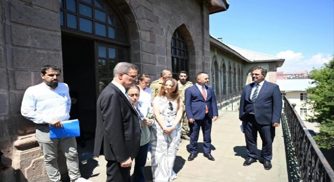 Vali Baruş'a Erzurum Lisesi brifingi