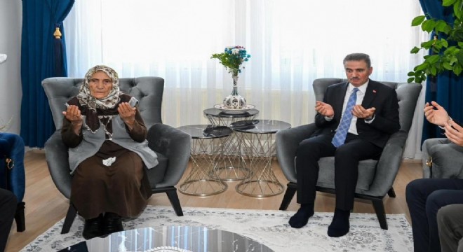 Baruş şehit Güven'in ailesini ziyaret etti