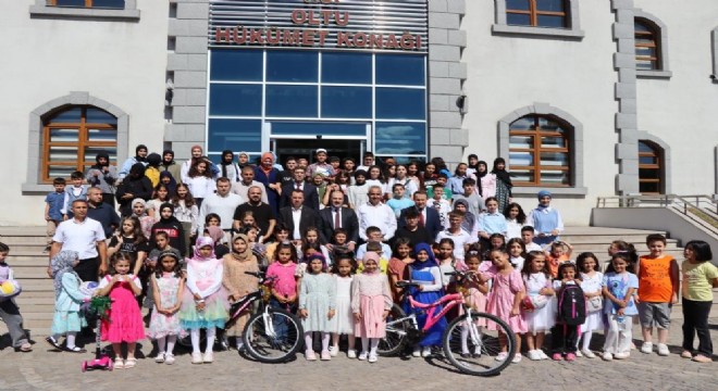 Başarılı öğrenciler ödüllendirildi
