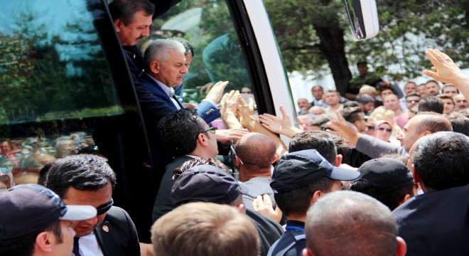 Başbakan Yıldırım'a sevgi seli