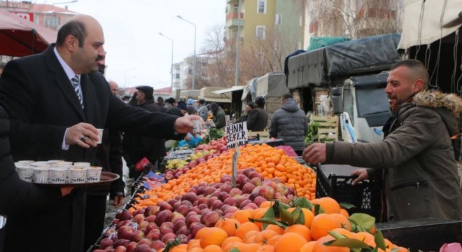 Başkan Orhan'dan pazarcılara destek
