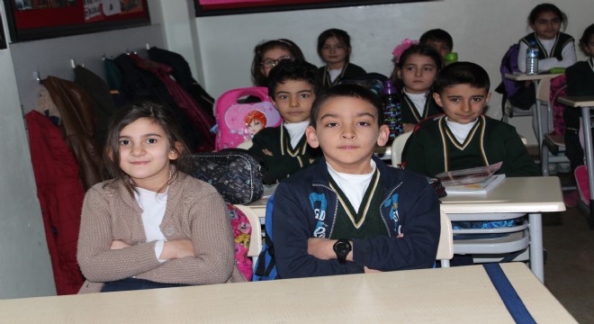 Bayrak' şiirini bilmeden mezun olmak yok
