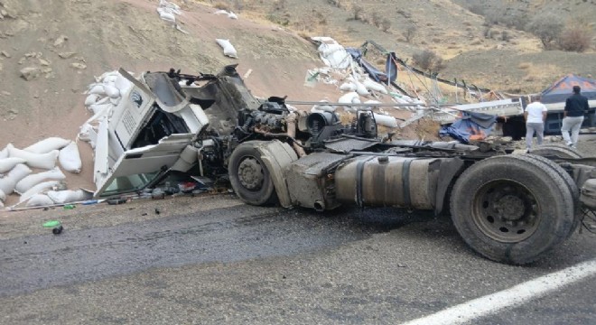 Bingöl yolunda tır kazası: 1 yaralı