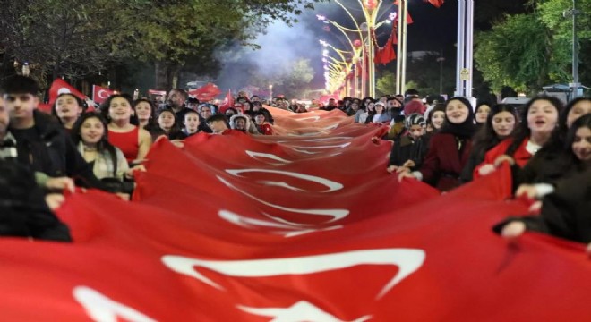 Binler Bayrak Yürüyüşünde buluştu