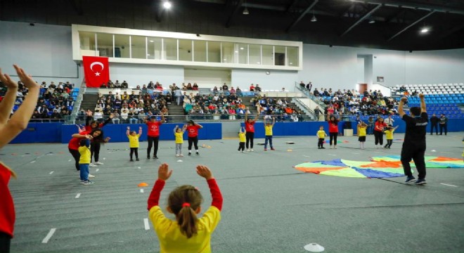 Büyükşehir Belediyesi Tiyatro ekibi BAYÜ şenliğinde