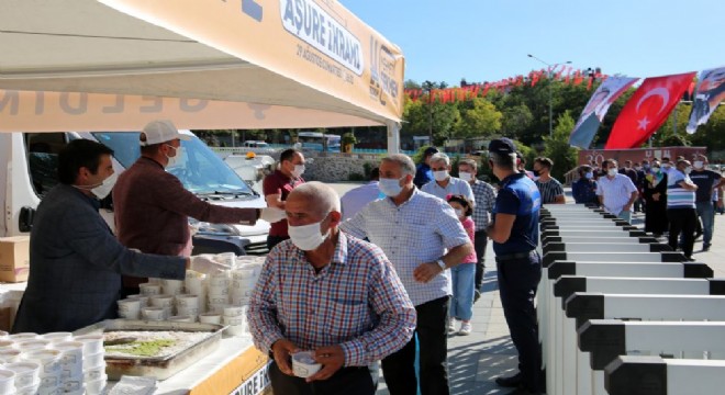Büyükşehir'den 15 bin kişiye Aşure ikramı