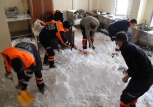 Çığ Gözlem tesisine çığ düştü