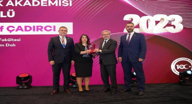 Çadırcı'ya Eczacılık akademisi 2023 bilim ödülü