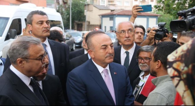 Çavuşoğlu'ndan nöbetteki ailelere destek