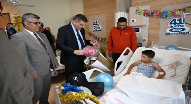 Çiftçi çocukları sevindirdi