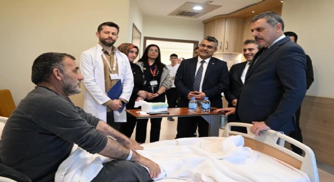 Çiftçi hastaların gönlünü kazandı