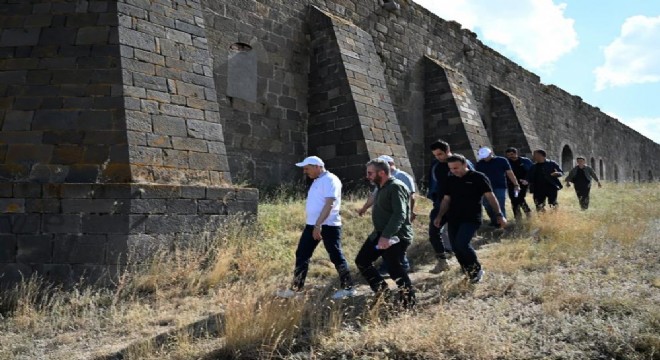 Çiftçi tabyalarda incelemelerde bulundu