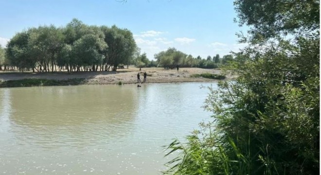 Çocuğunu kurtaran anne Aras'ta kayboldu