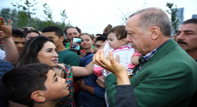 Cumhurbaşkanı Erdoğan, vatandaşlarla sohbet etti