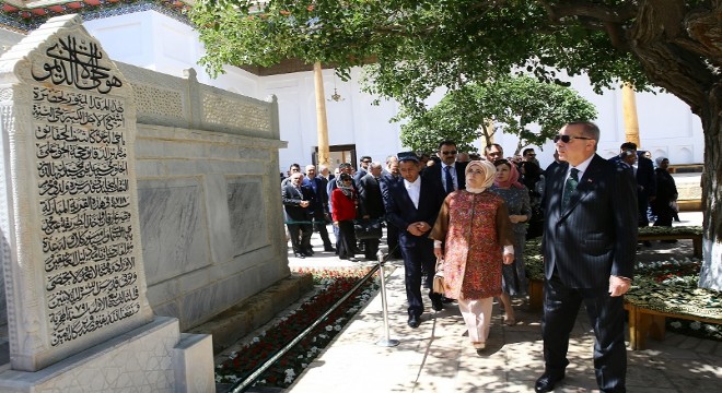 Cumhurbaşkanı, Nakşibendi Hz'nin türbesini ziyaret etti