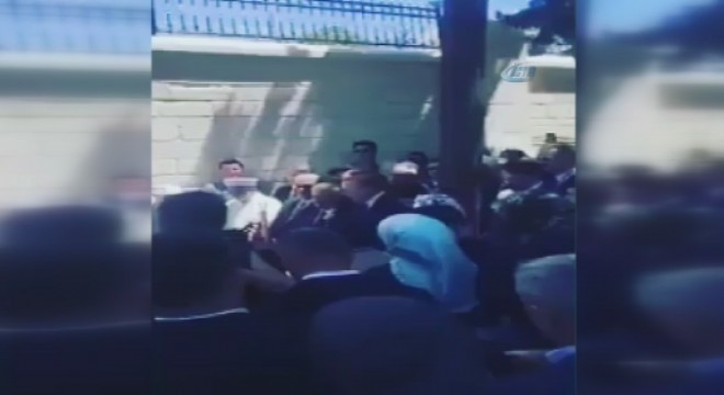 Cumhurbaşkanından Şehit kabri başında Kur'an-ı Kerim tilaveti
