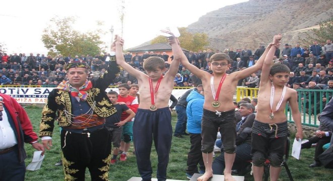 Cumhuriyet Karakucak Güreşlerinde7 ülke yarıştı