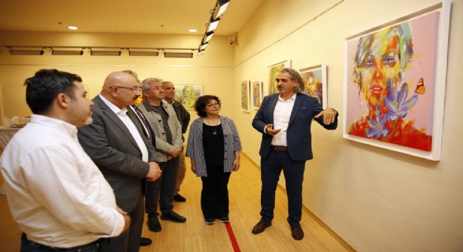Dadaş Ressam Güney'in sergisi ilgi odağı oldu