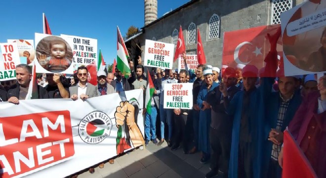 Dadaşlar İsrail'i lanetledi