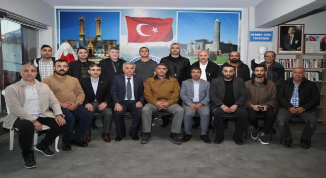 Dadaşlardan Vali Aslan'a fahri hemşerilik plaketi