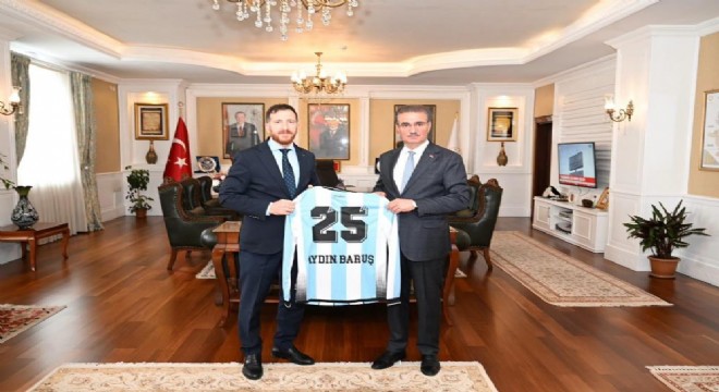 Dal'dan Vali Baruş'a 25 numaralı forma hediyesi