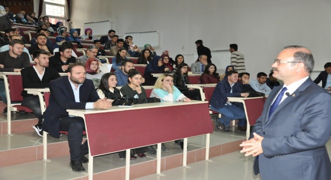 Deligöz, üniversitelilere referandumu anlattı