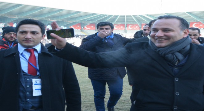 Demirhan'dan Ronaldinho vaadi