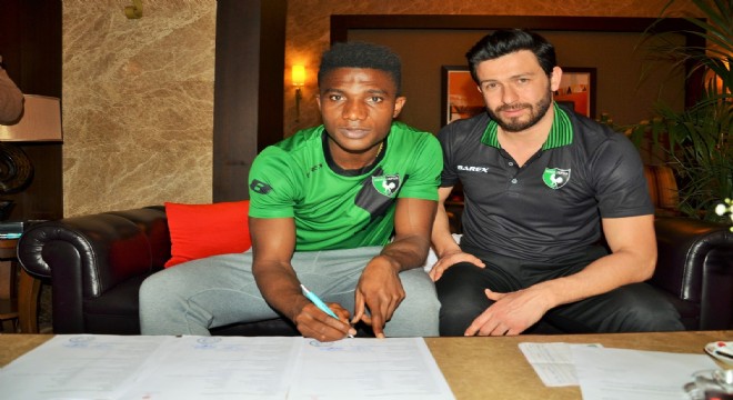 Denizlispor, A. Konyasporlu Eze'yi renklerine bağladı
